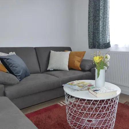 Flora Apartment *